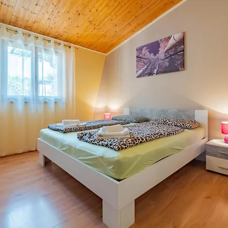 Apartment Grosse In Mit Eigener Terrasse