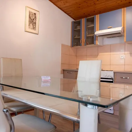 Apartment Grosse In Mit Eigener Terrasse *