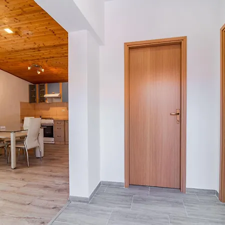 Grosse In Mit Eigener Terrasse Apartment Medulin