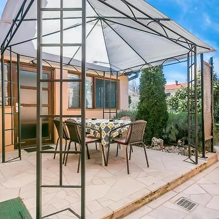 Grosse In Mit Eigener Terrasse * Medulin