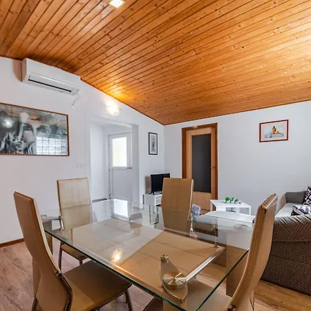 Apartment Grosse In Mit Eigener Terrasse